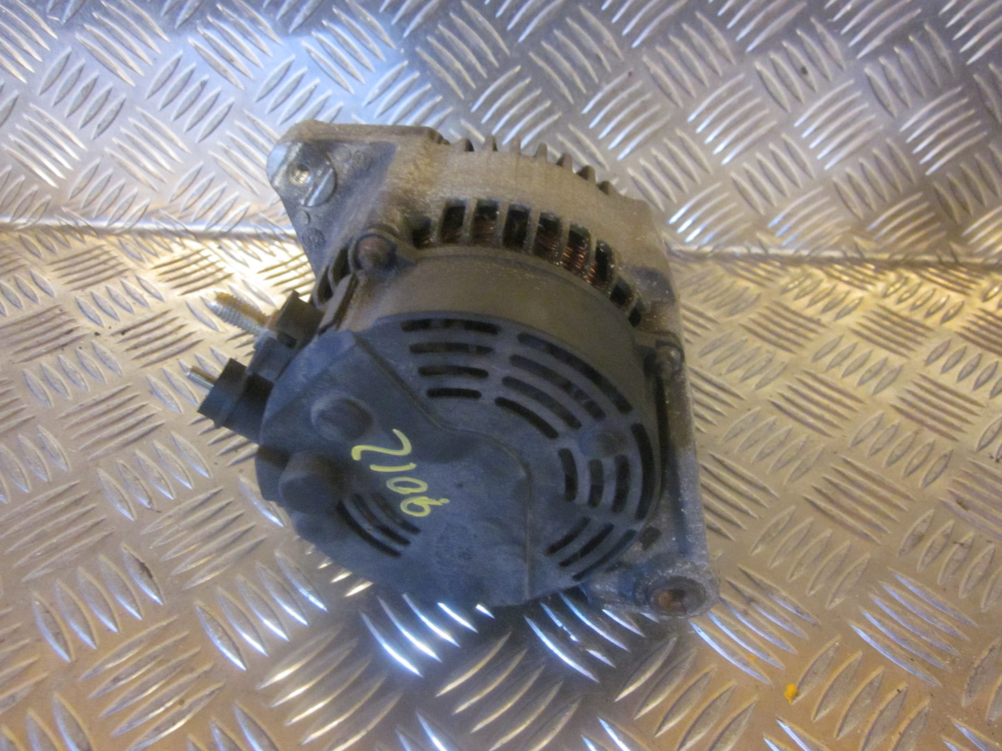 Nissan Primera P11 Generator Med OEM Nr. 231002F010 Fra Nissan Ophugger