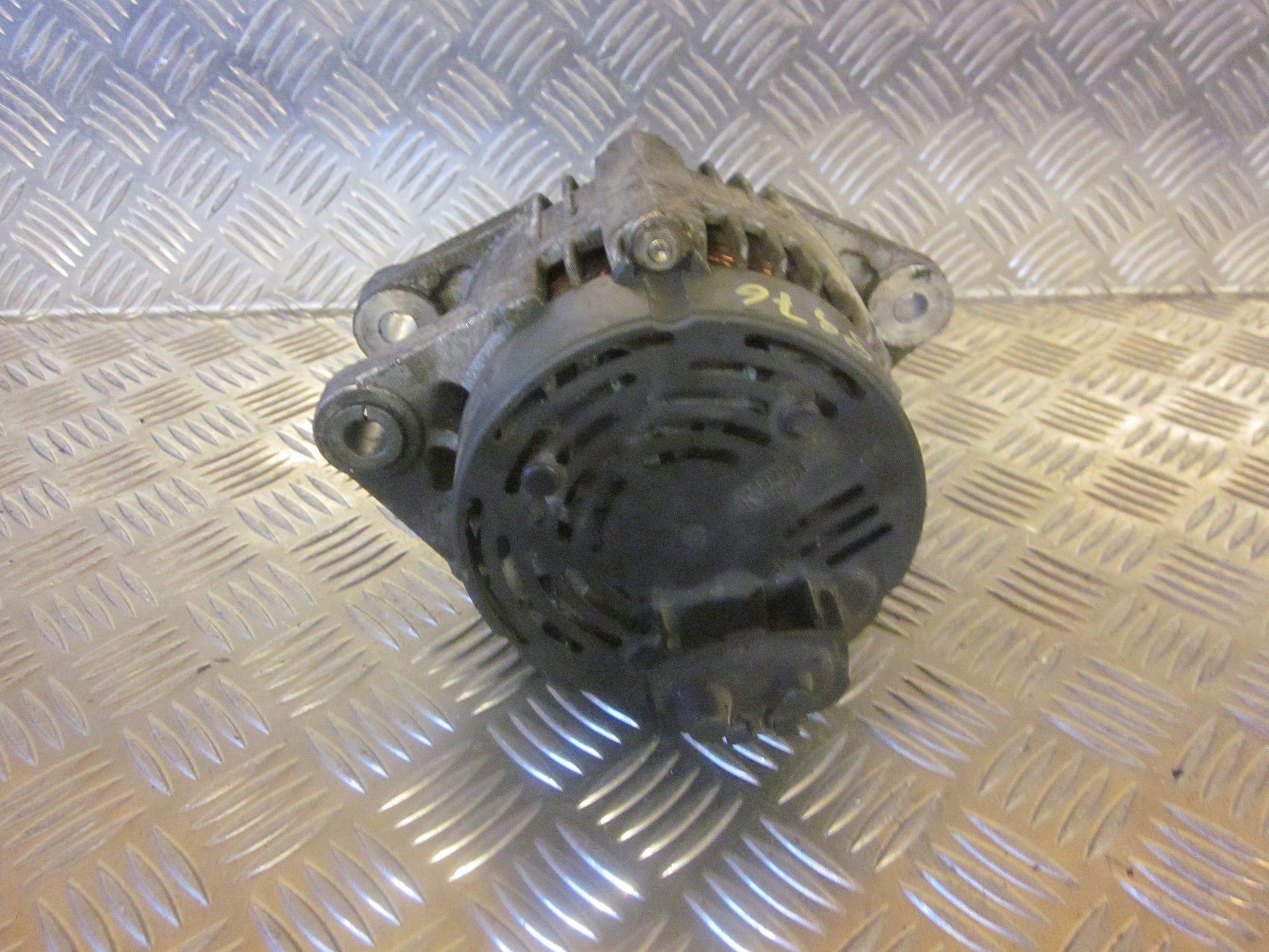 Alfa Romeo 156 Generator Med OEM Nr. 63321423 Fra Alfa Romeo Ophugger