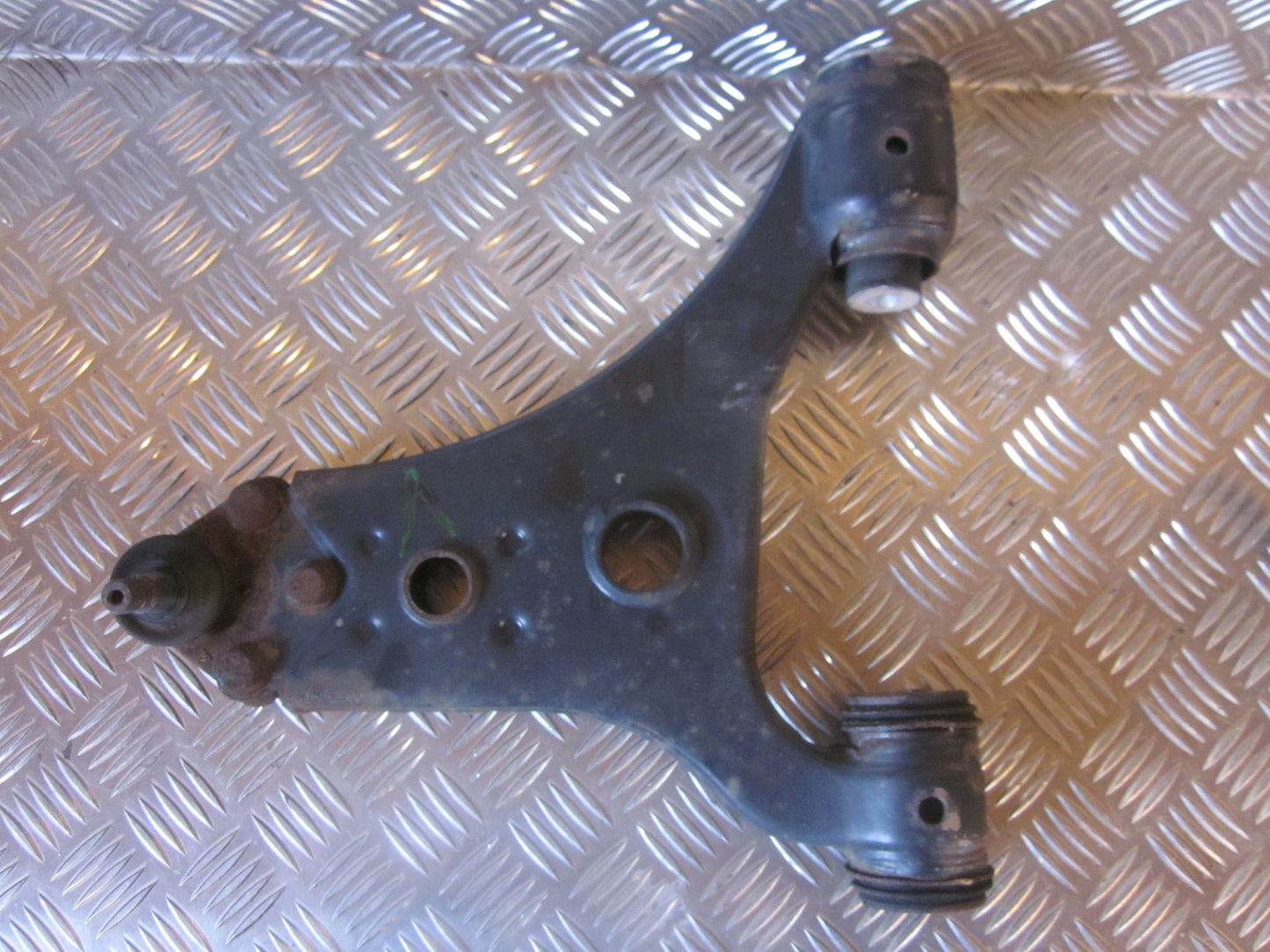 Mercedes A W169 Bærearm F.N. V Med OEM Nr. Ophugger Fra Mercedes Ophugger