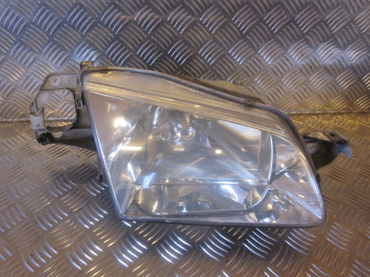 Mazda 323 F 5D BJ14 Forlygte Med OEM Nr. Ophugger Fra Mazda Ophugger