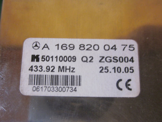 Mercedes A W169 Radio Div. Tilbehør Med OEM Nr. Ophugger Fra Mercedes Ophugger