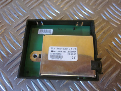 Mercedes A W169 Radio Div. Tilbehør Med OEM Nr. Ophugger Fra Mercedes Ophugger