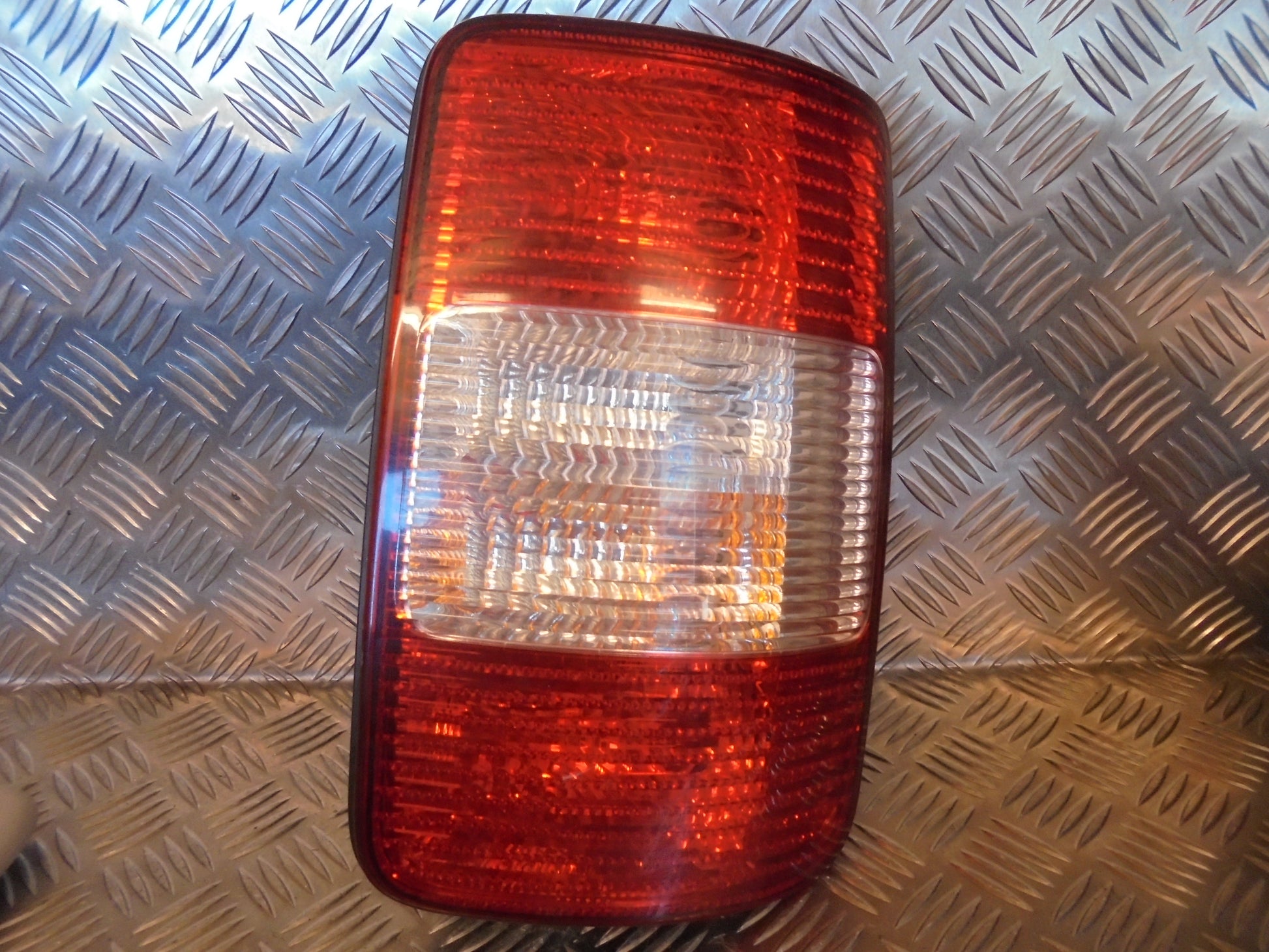 VW Caddy 2K Baglygte Med OEM Nr. 2K0945112 Fra VW Ophugger