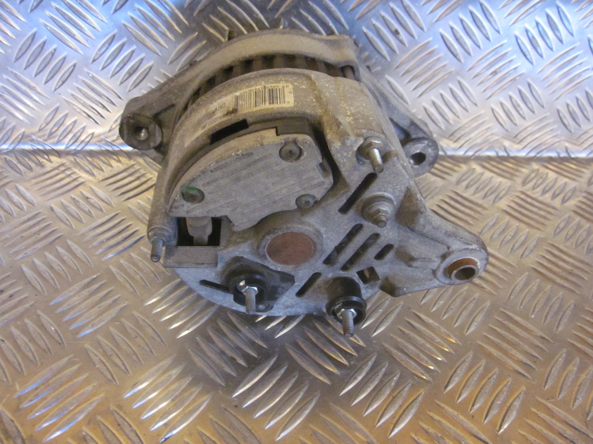 Nissan Primera P10 Generator Med OEM Nr. 2310071J00 Fra Nissan Ophugger