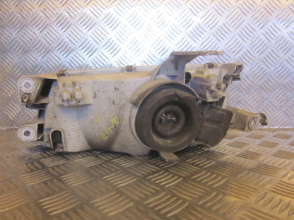 Mazda 323 HB BA15 Forlygte Med OEM Nr. Ophugger Fra Mazda Ophugger