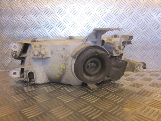 Mazda 323 HB BA15 Forlygte Med OEM Nr. Ophugger Fra Mazda Ophugger