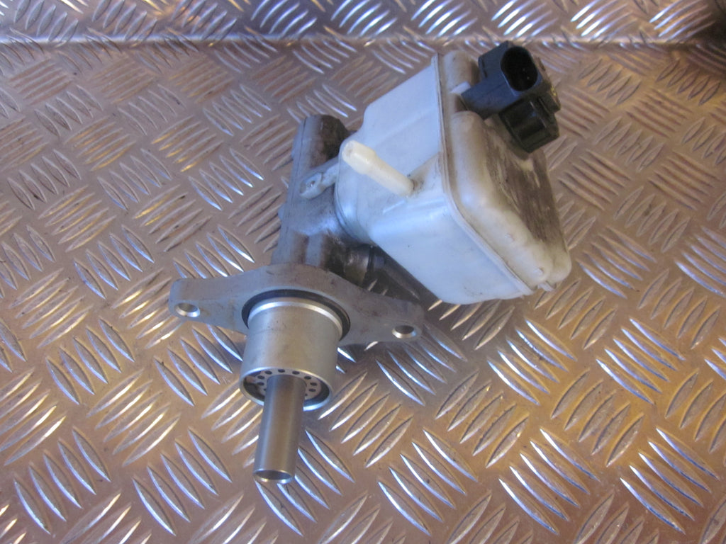 VW Caddy 2K Bremsehovedcylinder Med OEM Nr. 1K1611301C Fra VW Ophugger