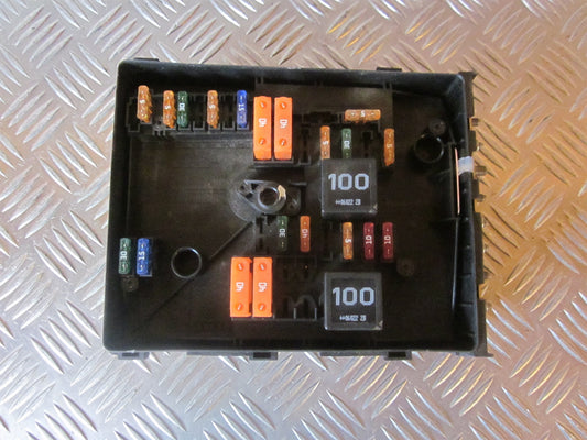 VW Caddy 2K Sikringsboks Med OEM Nr. Ophugger Fra VW Ophugger