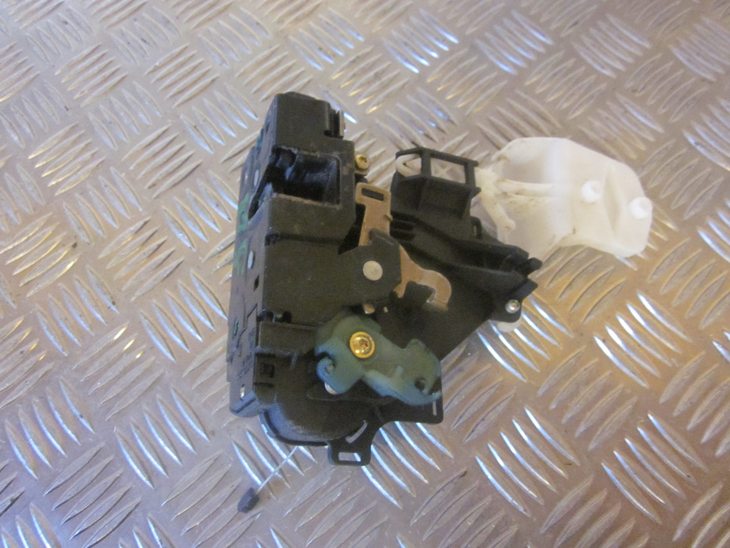 VW Caddy 2K Dørlås Med OEM Nr. 3B1837016 Fra VW Ophugger