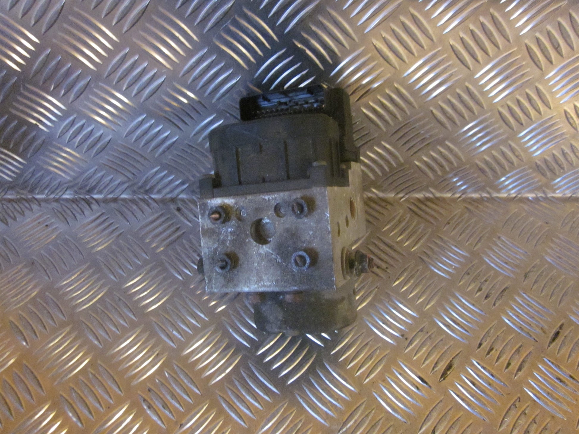 Suzuki Swift Abs Pumpe Med OEM Nr. 0273004323 Fra Suzuki Ophugger