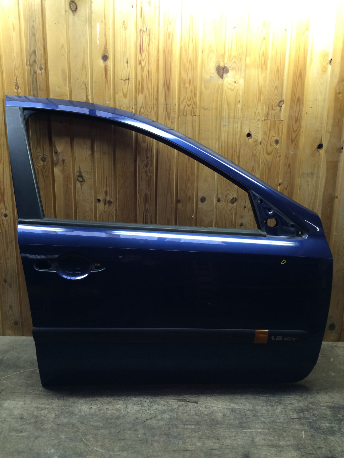 Renault Laguna 2 Fordør H Med OEM Nr. 7751471659 Fra Renault Ophugger