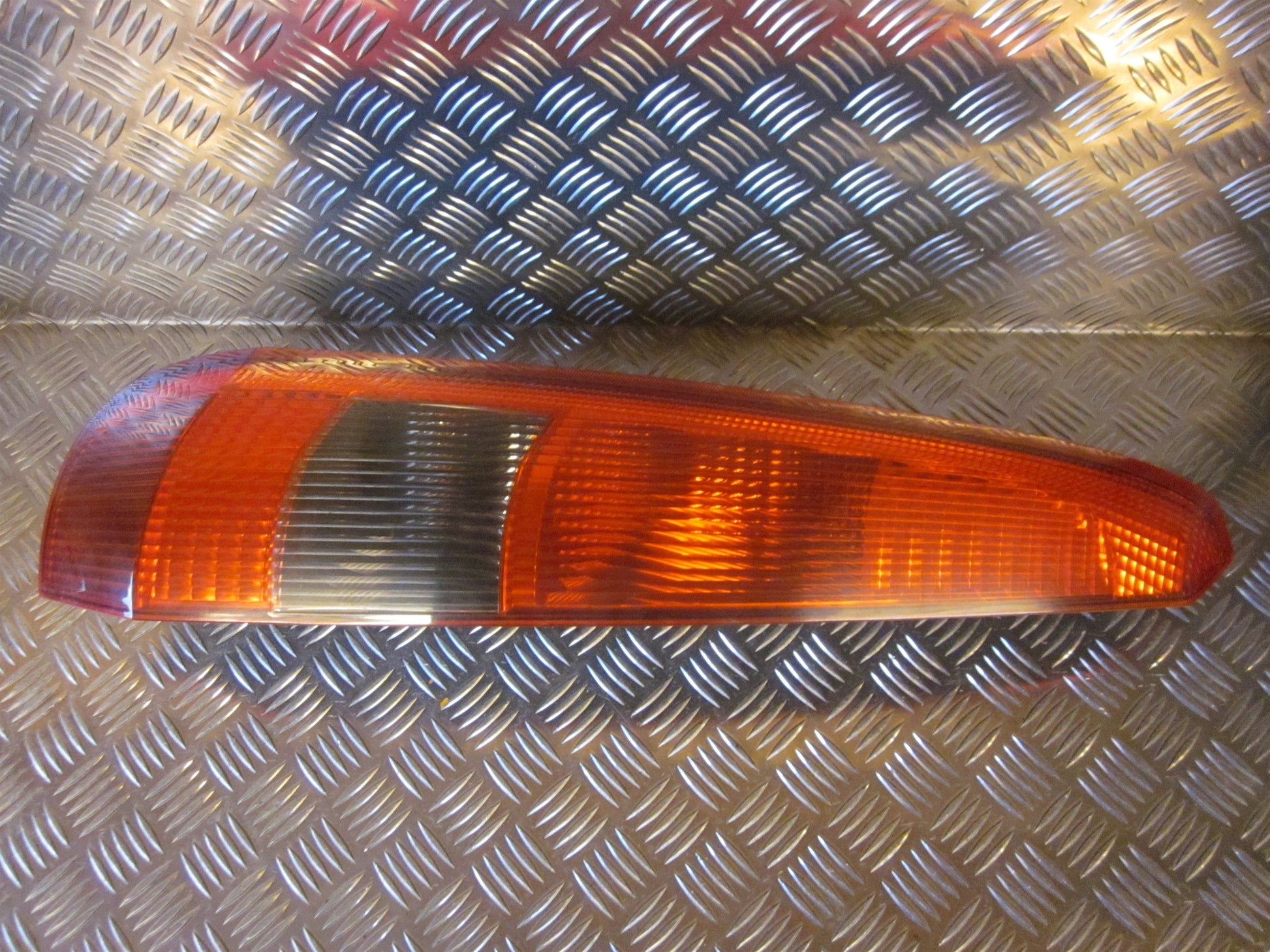 Ford Fiesta 6 Baglygte Med OEM Nr. 1324578 Fra Ford Ophugger