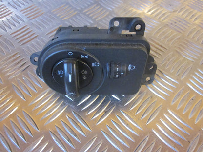 Ford Fiesta 6 Kontakt Lys Med OEM Nr. Ophugger Fra Ford Ophugger