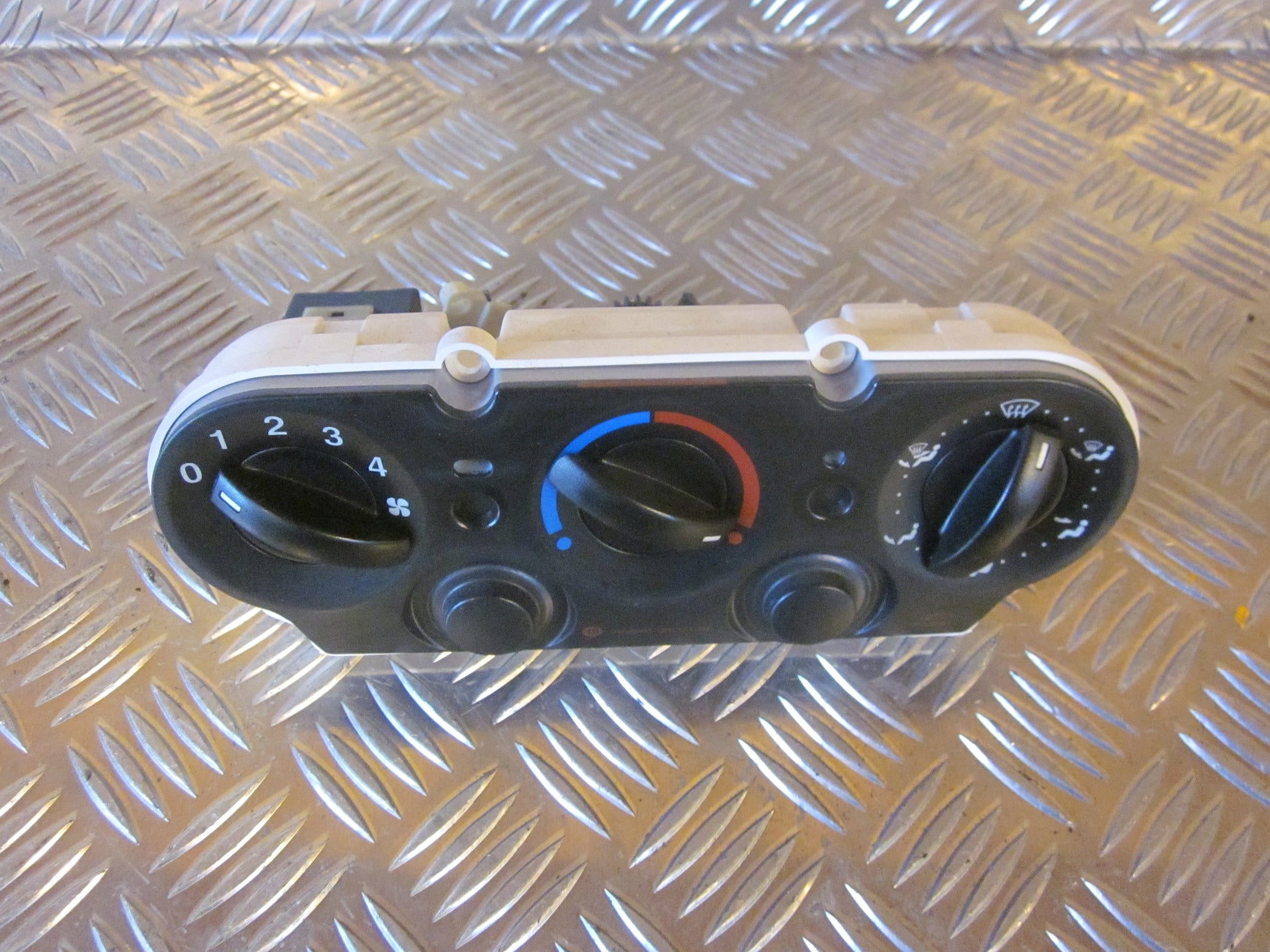 Ford Fiesta 6 Varmeregulering Med OEM Nr. Ophugger Fra Ford Ophugger