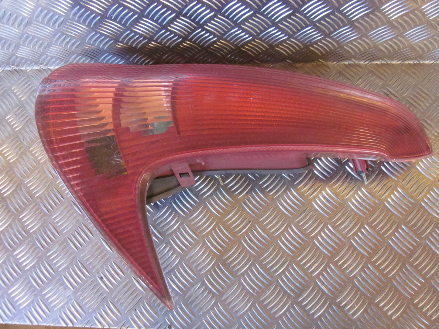 Peugeot 206 Baglygte Med OEM Nr. Ophugger Fra Peugeot Ophugger