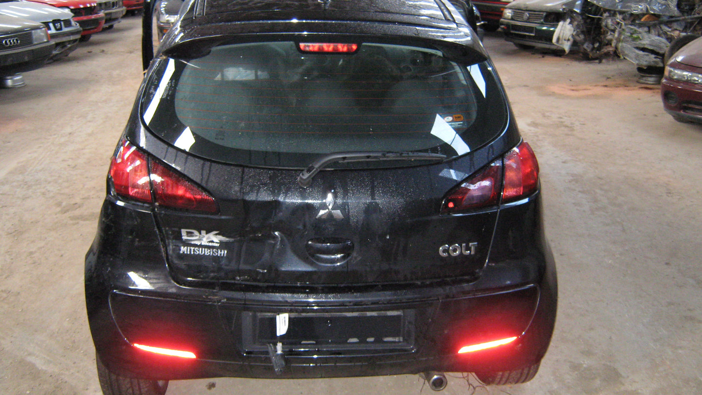 Mitsubishi Colt Pluk-Selv-Bil Med OEM Nr. Ophugger Fra Mitsubishi Ophugger