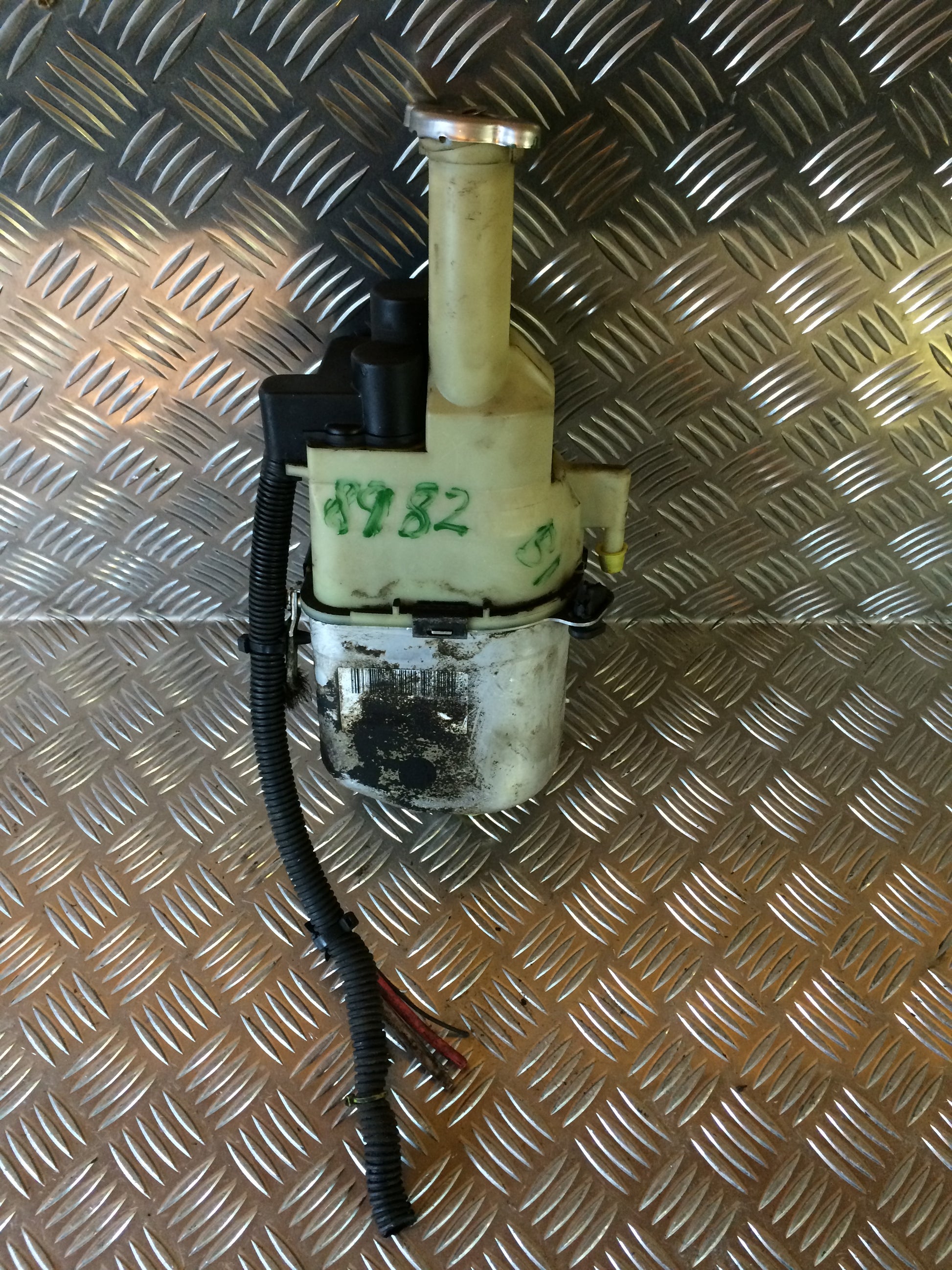 Opel Astra G Servopumpe Med OEM Nr. 9156554 Fra Opel Ophugger