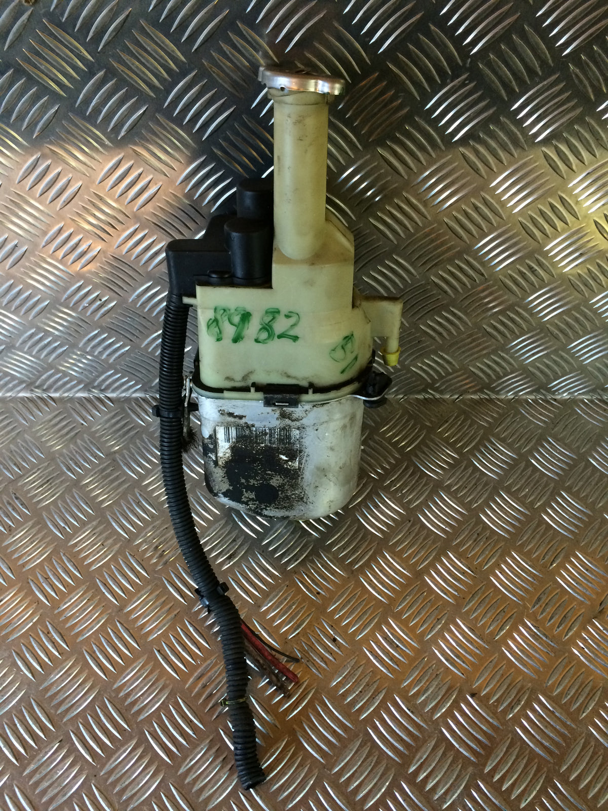Opel Astra G Servopumpe Med OEM Nr. 9156554 Fra Opel Ophugger