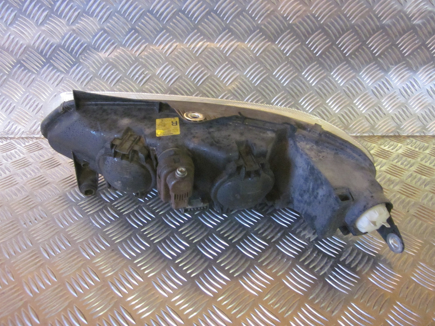 Peugeot 406 Forlygte Med OEM Nr. Ophugger Fra Peugeot Ophugger