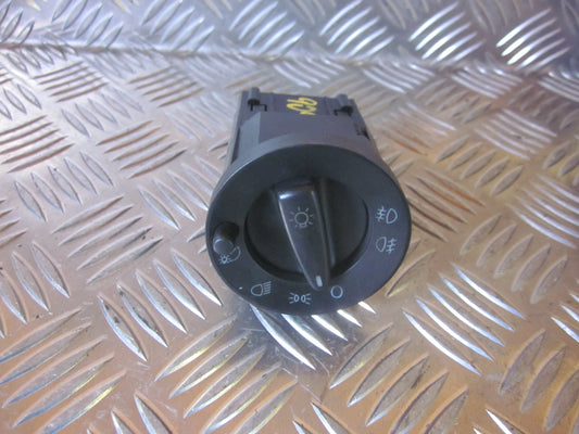 Skoda Octavia Kontakt Lys Med OEM Nr. Ophugger Fra Skoda Ophugger