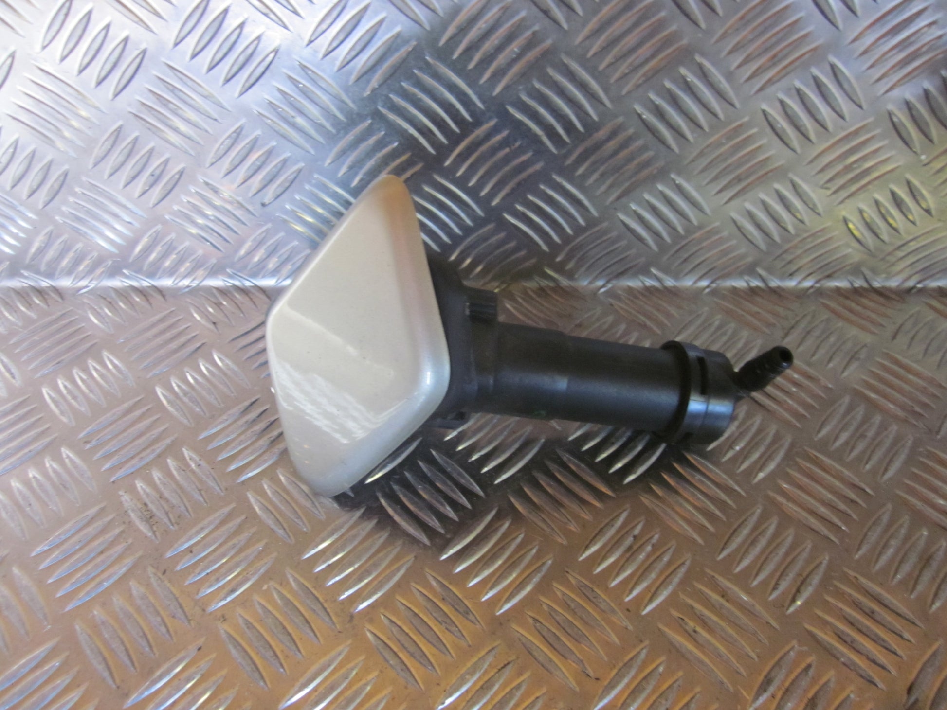 Nissan Micra K12 Sprinklerdyse Med OEM Nr. Ophugger Fra Nissan Ophugger