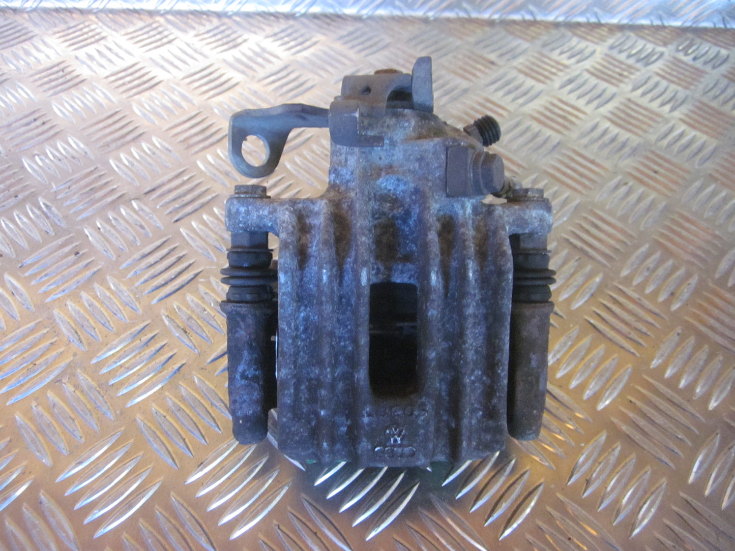 Skoda Fabia Bremsekaliber HB Med OEM Nr. 1J0615424H Fra Skoda Ophugger