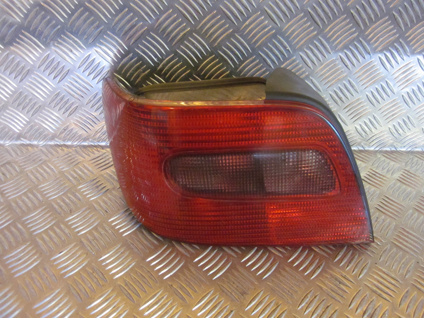 Citroen Xsara Baglygte Med OEM Nr. 6350P0 Fra Citroen Ophugger