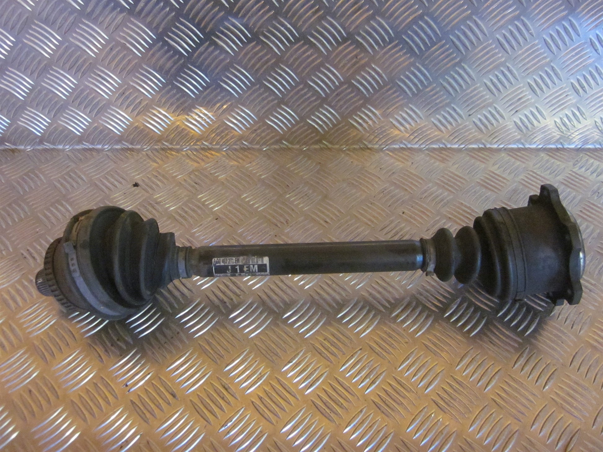 VW Passat 3B Trækaksel For V Med OEM Nr. 8D0407271EM Fra VW Ophugger