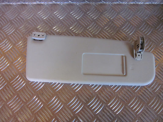 Skoda Fabia Solskærm Med OEM Nr. 3T0857512 Fra Skoda Ophugger