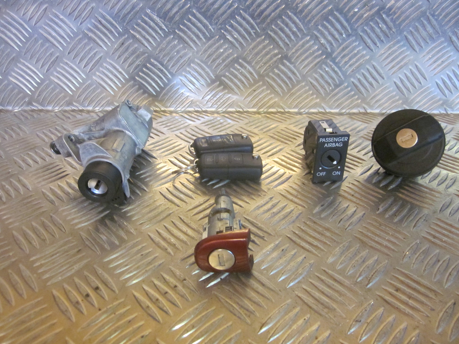 Skoda Fabia Låsesæt  Med OEM Nr. 4B0905851C Fra Skoda Ophugger