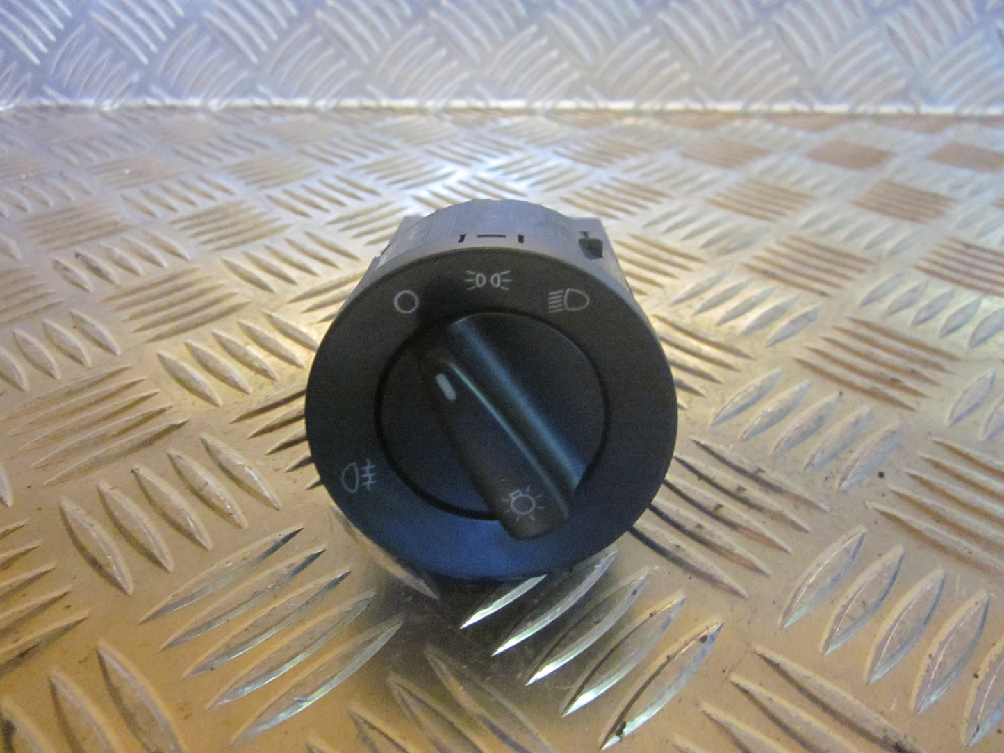 Skoda Fabia Kontakt Lys Med OEM Nr. 3B0941531B Fra Skoda Ophugger