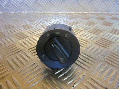 Skoda Fabia Kontakt Lys Med OEM Nr. 3B0941531B Fra Skoda Ophugger