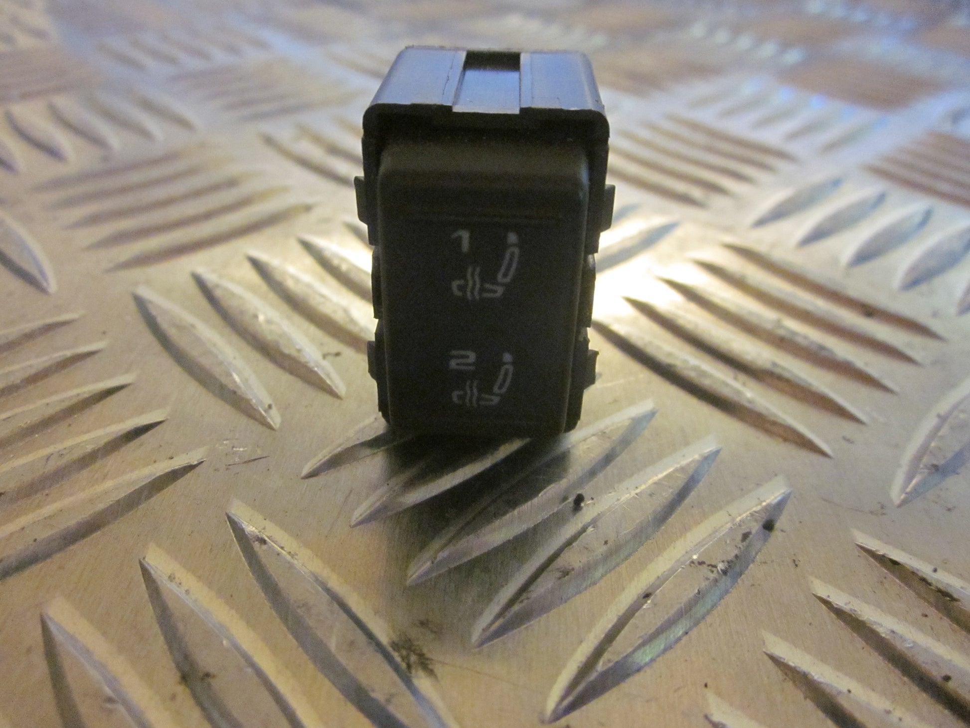 Skoda Fabia Kontakt Sædevarme Med OEM Nr. 5J0963563A Fra Skoda Ophugger