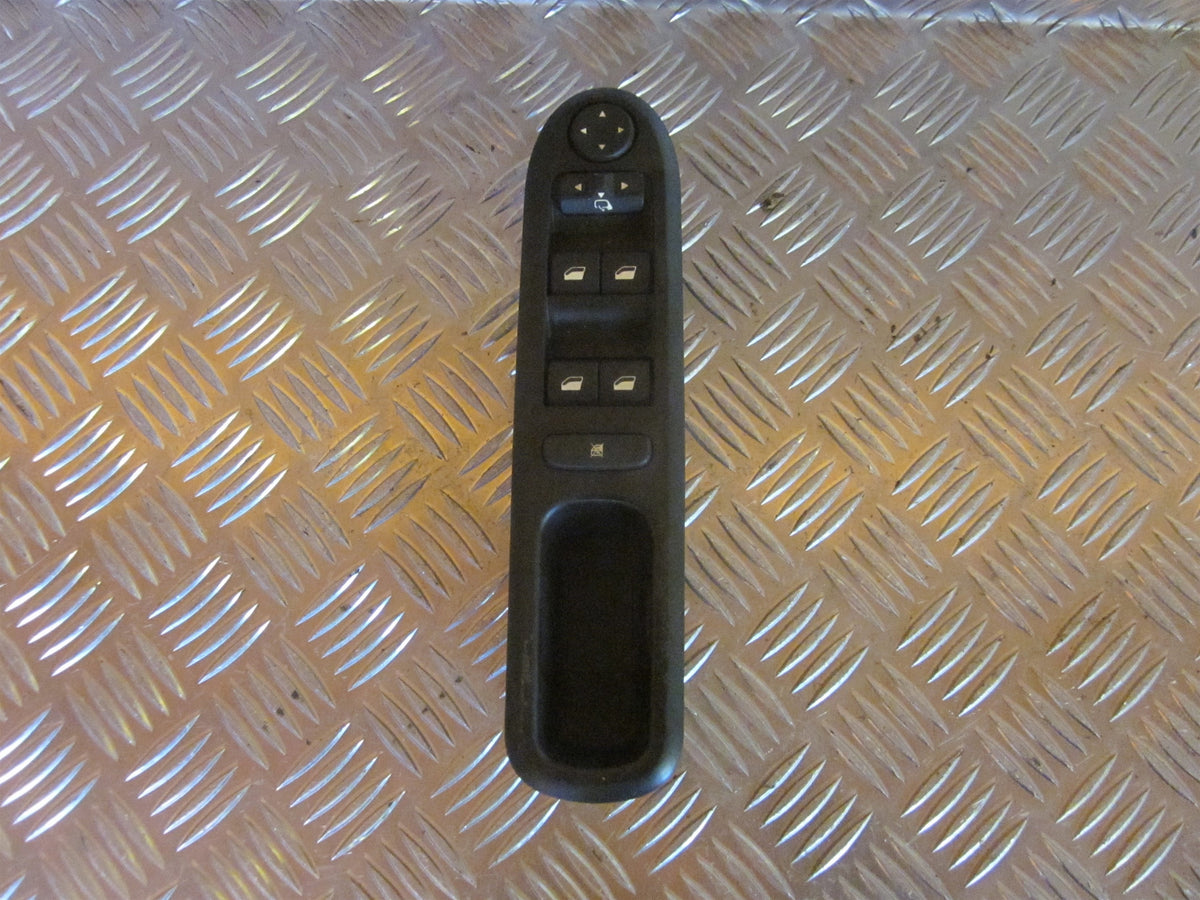 Peugeot 407 Kontakt Rudehejs Med OEM Nr. 96468704XT Fra Peugeot Ophugger