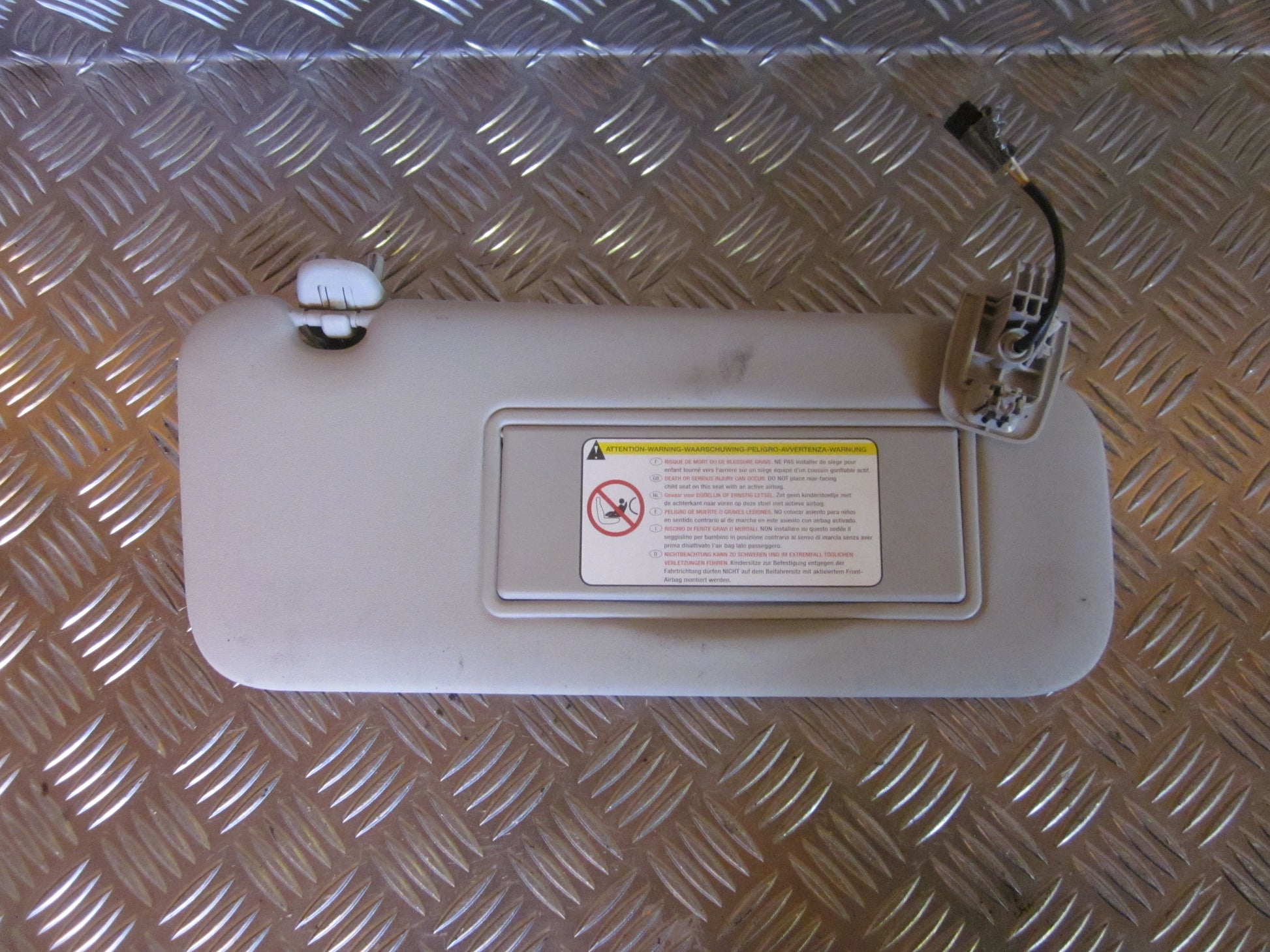 Peugeot 407 Solskærm Med OEM Nr. Ophugger Fra Peugeot Ophugger