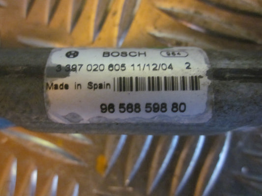 Peugeot 407 Viskertræk Med OEM Nr. Ophugger Fra Peugeot Ophugger