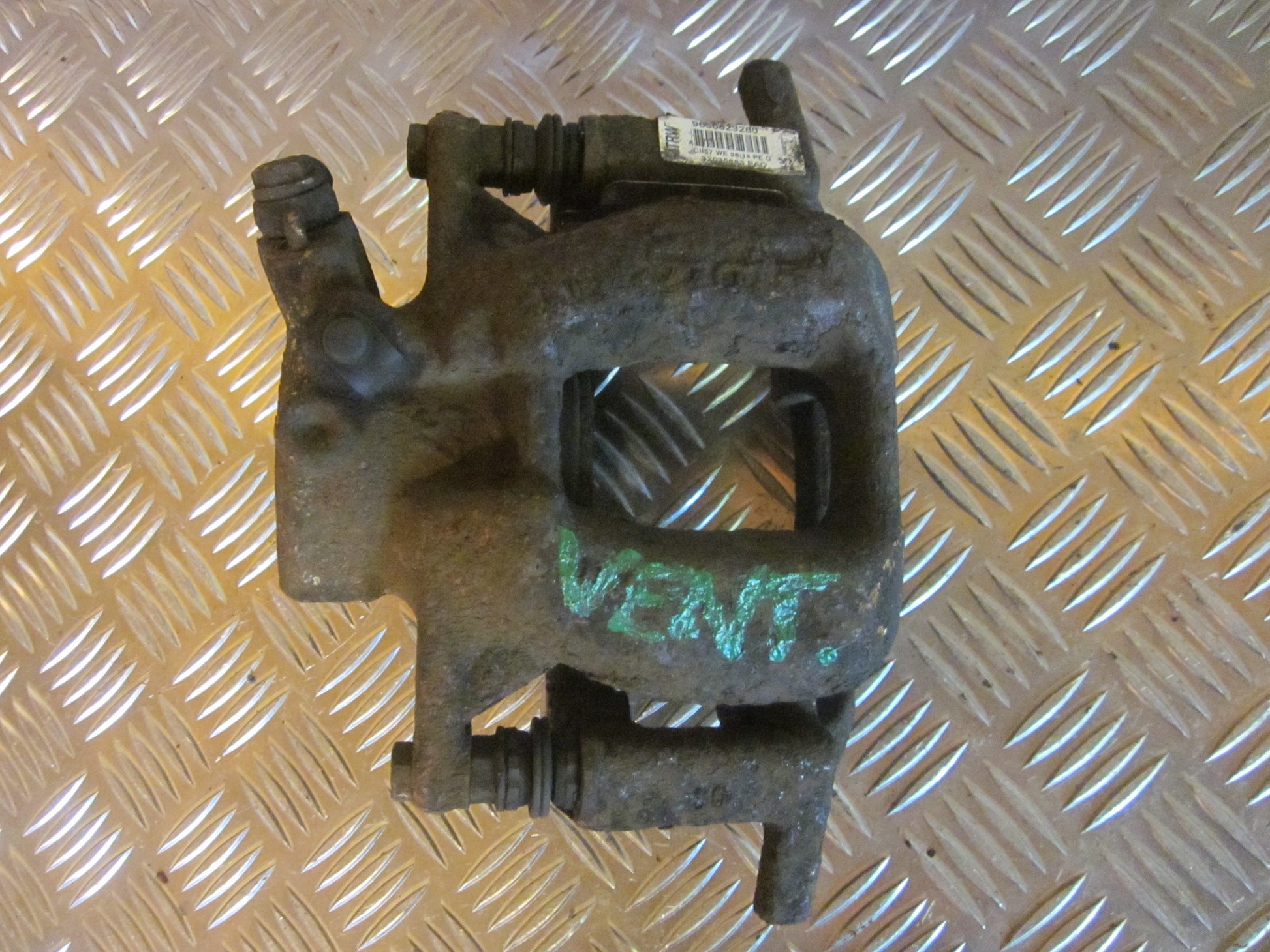 Peugeot 407 Bremsekaliber VF Med OEM Nr. Ophugger Fra Peugeot Ophugger