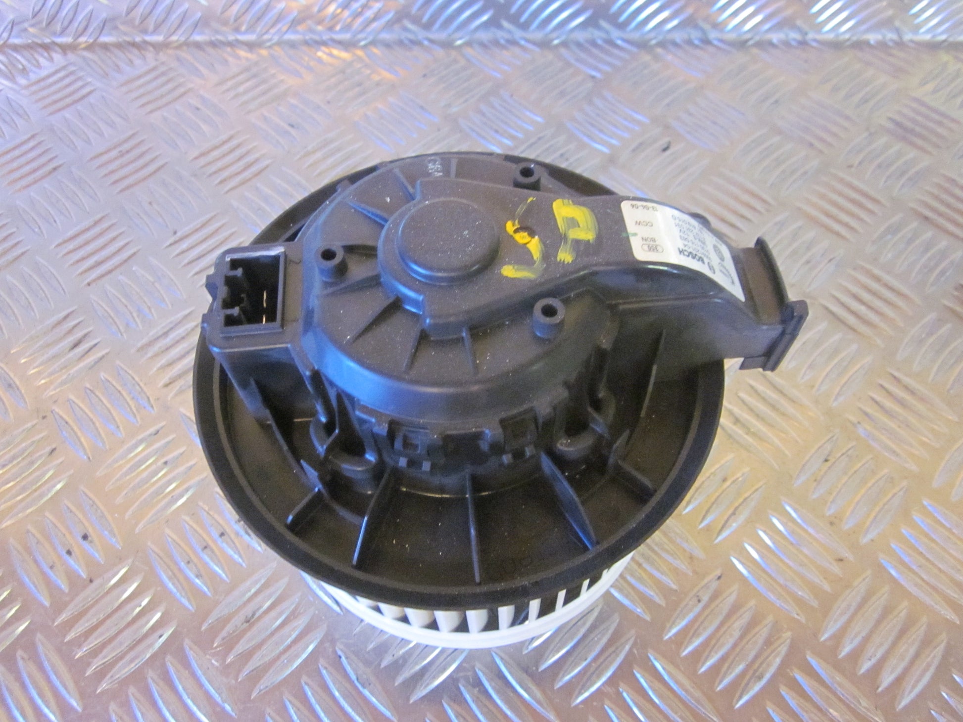 VW UP Varmeblæser Med OEM Nr. 0130115563 Fra VW Ophugger