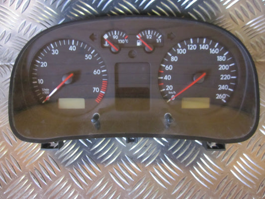 VW Golf 4 1J Speedometer - Instrument Med OEM Nr. 1J0920821A Fra VW Ophugger
