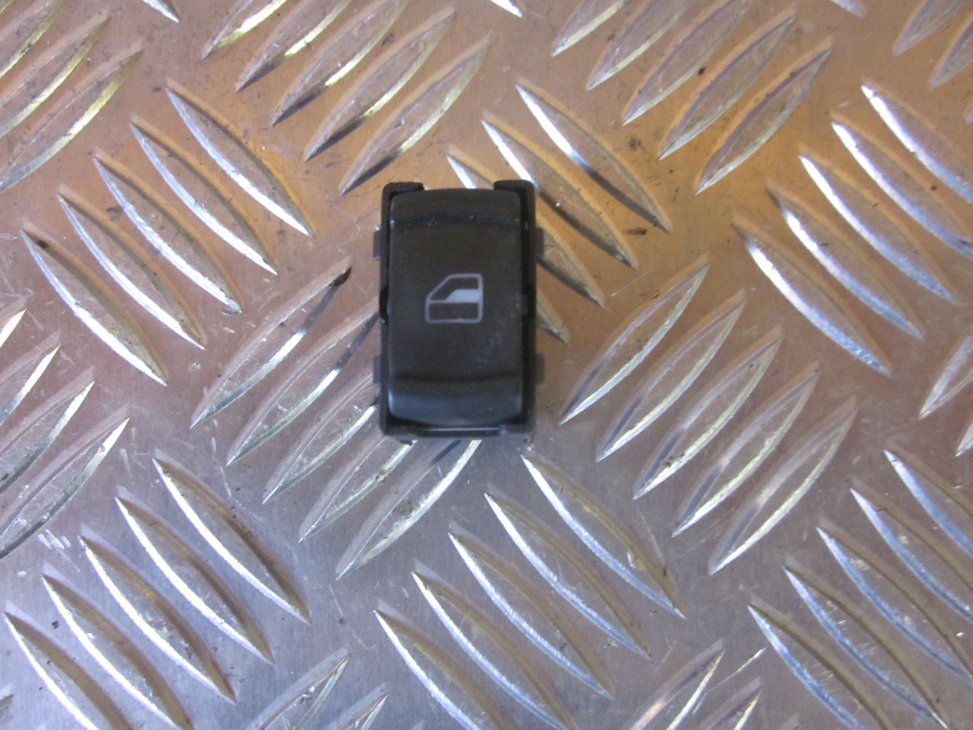 VW Golf 4 1J Kontakt Rudehejs Med OEM Nr. 3B0959855B Fra VW Ophugger