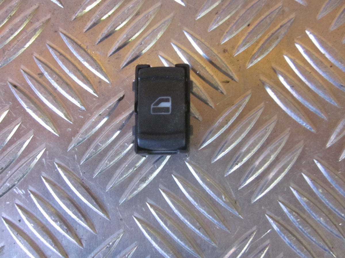 VW Golf 4 1J Kontakt Rudehejs Med OEM Nr. 3B0959855B Fra VW Ophugger