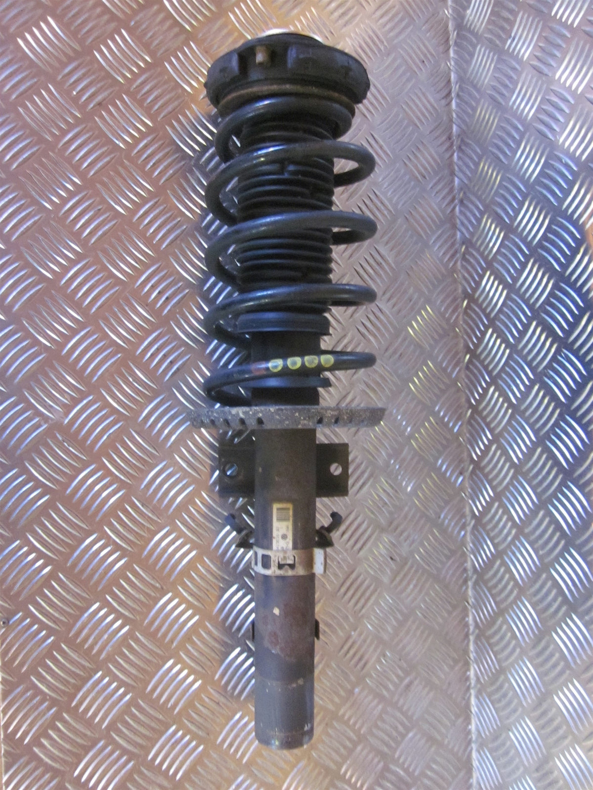 Skoda Fabia Fjederben For V Med OEM Nr. 6Q0413031 Fra Skoda Ophugger