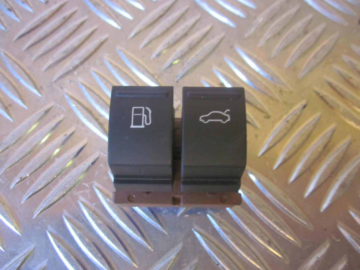 VW Passat 3C Kontakt Diverse Med OEM Nr. Ophugger Fra VW Ophugger