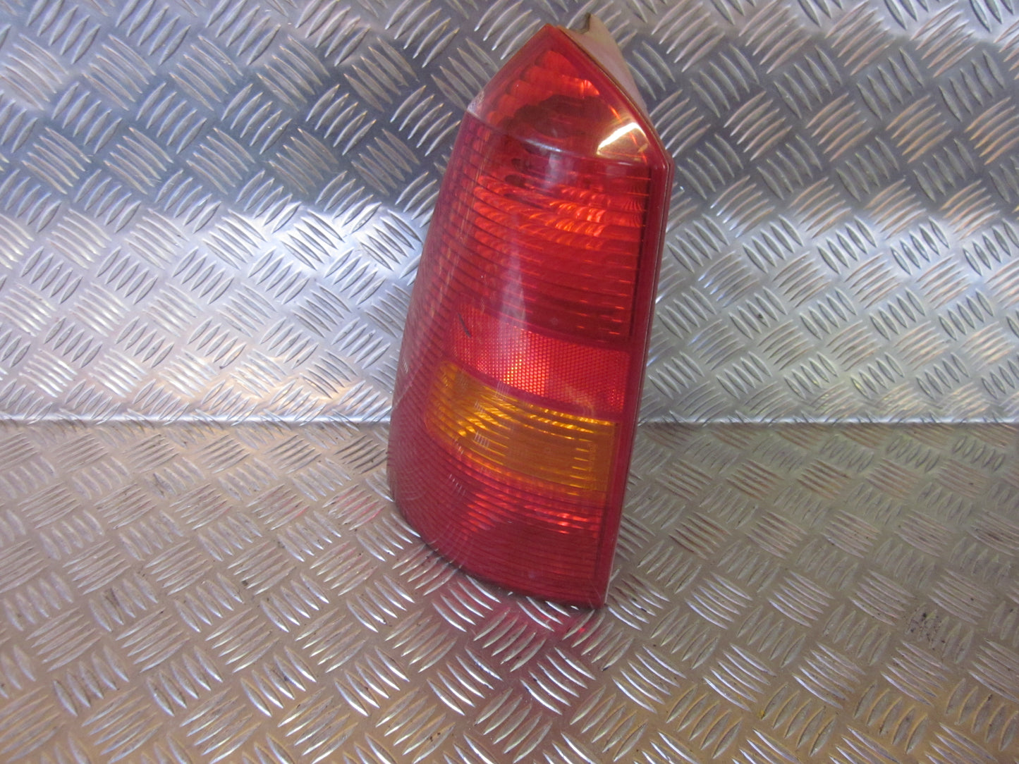 Ford Focus Baglygte Med OEM Nr. Ophugger Fra Ford Ophugger