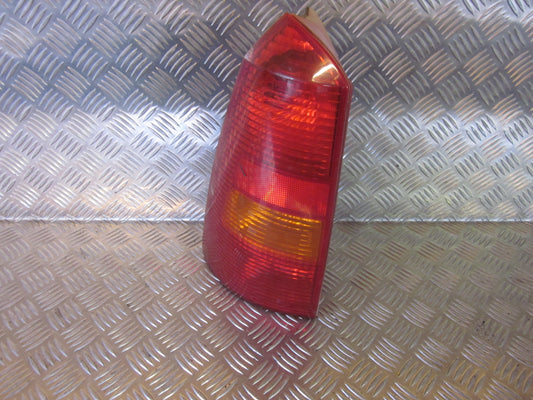 Ford Focus Baglygte Med OEM Nr. Ophugger Fra Ford Ophugger