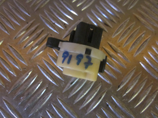 Mazda 323 F 5D BJ14 Ratlås Bundstykke Med OEM Nr. Ophugger Fra Mazda Ophugger