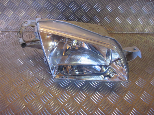 Mazda 323 F 5D BJ14 Forlygte Med OEM Nr. BJ1V51030B Fra Mazda Ophugger