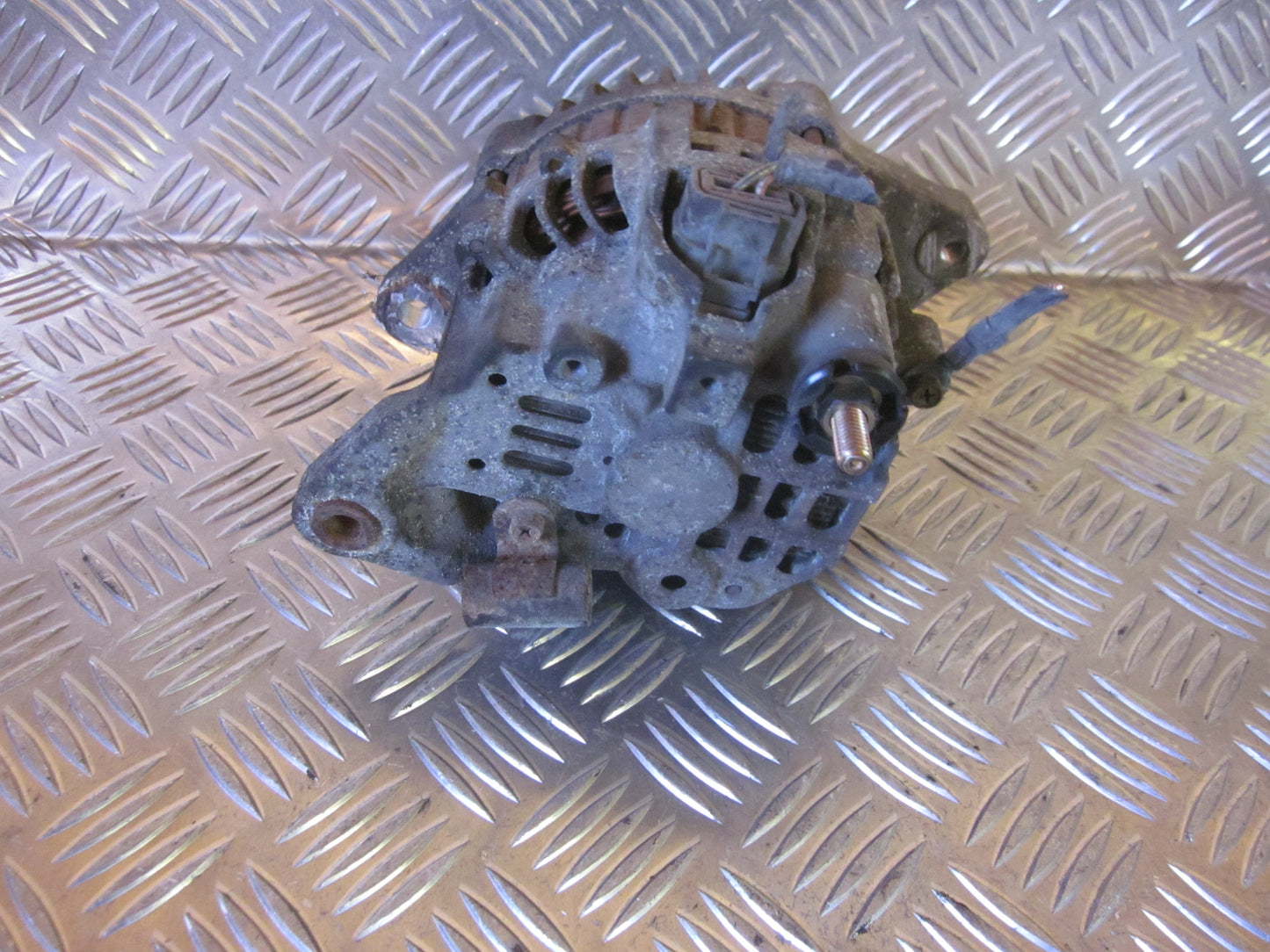 Nissan Primera ST.Car Generator Med OEM Nr. 231000M010 Fra Nissan Ophugger