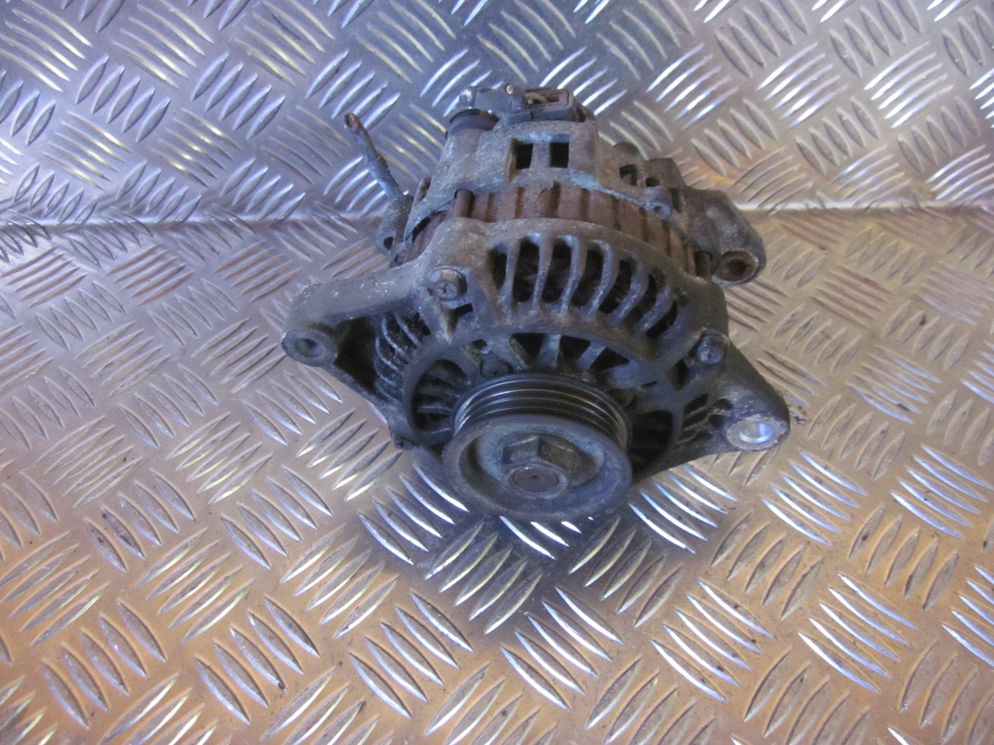 Nissan Primera ST.Car Generator Med OEM Nr. 231000M010 Fra Nissan Ophugger