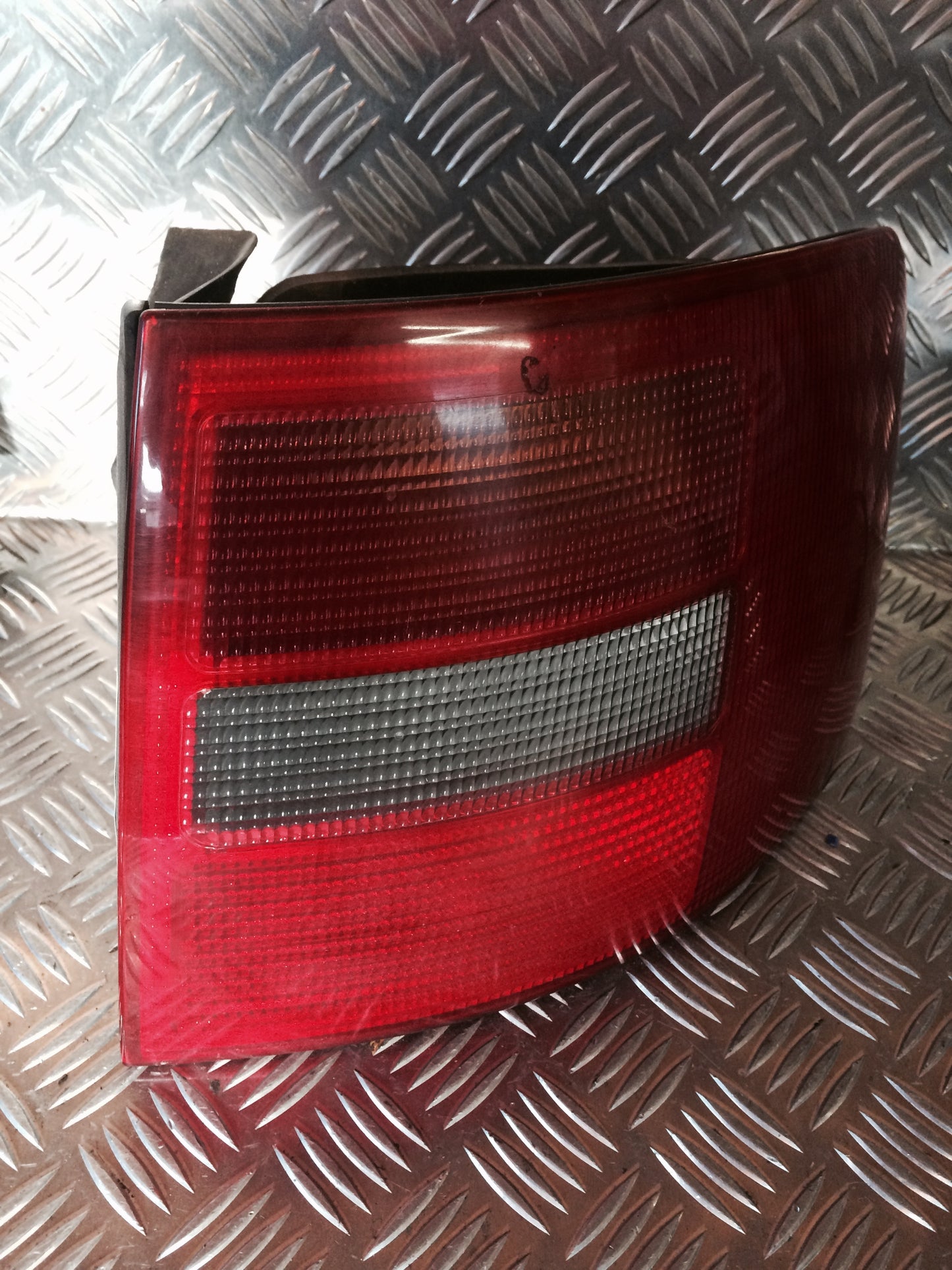 Audi A6 4B Baglygte Med OEM Nr. Ophugger Fra Audi Ophugger